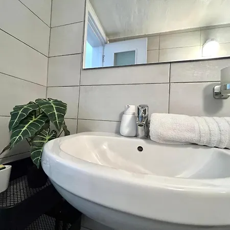 Stylish In Exiles Guest house 4*